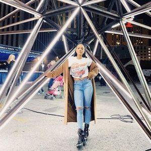 Meet your Posher, Leslie